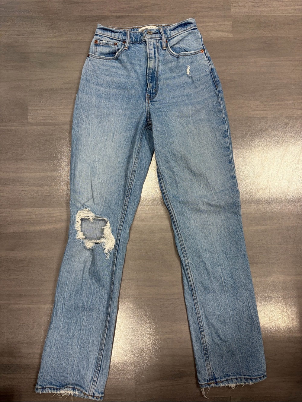 Abercrombie & Fitch 90’s Curve Love Ultra High-Rise Straight Leg Distressed Jean